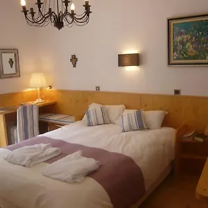 2* Frühstückspension Au Berceau De Bernadette